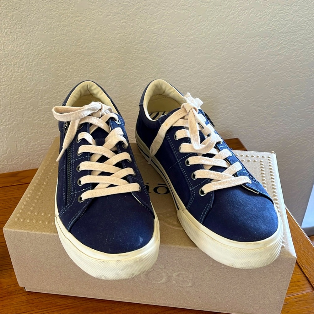 Taos Z soul sneakers- navy/indigo distressed - size 9.5 - worn a few times.